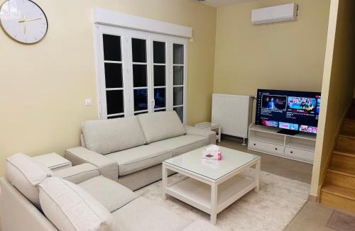 Serris House | Family's house - Villa proche de la vallée village et Disneyland paris ,2 parkings, air condition