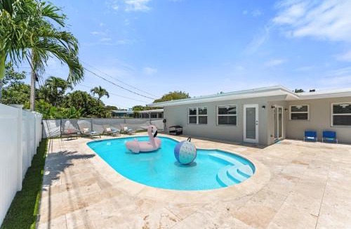 Middle River Terrace House | Family Splash Escape