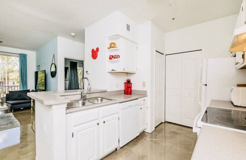 West Kissimmee Condo | Family style-Resort Condo, 8 ml to Disney, gated community, next to the pool 🎢🎡☀️
