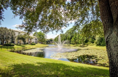 West Kissimmee Condo | Fantastic Award Winning Newly Renovated Condo (4 miles to Disney) 2+2