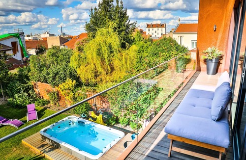 Issy-les-Moulineaux House | Fantastic House & Gardens - 360 ° view over Paris