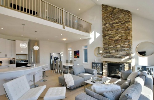 The Blue Mountains House | Fantastic new house on a golf course one block from the beach on Georgian Bay