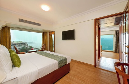 Wellington Pier Hotel | Fariyas Hotel