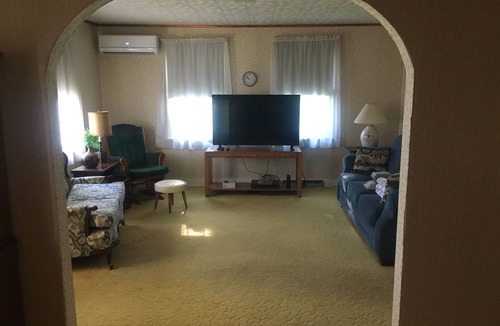 Ramblewood House | Farm guesthouse open for football, graduation and other short-term rentals