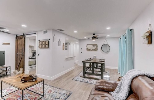 South Bradenton Condo | *Farmhouse 2/2 Renovated Condo 6 mins from IMG*