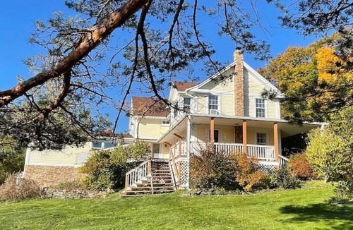 Durham House | Farmhouse at Larosa Lane · 10 Min to Skiing | Catskill Views | Fire Pit