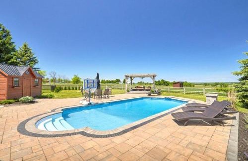 Minesing Apartment | Farmhouse Resort