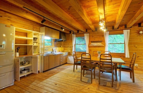 Ito House | Fashionable charming log house standing /Ito Shizuoka