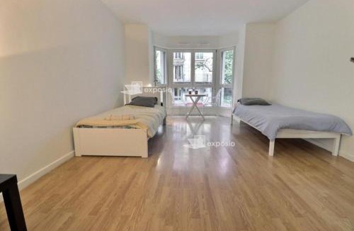 Combat Apartment | Fastrentbnb Appartement Parc des buttes Chaumont