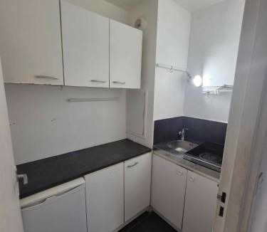 Combat Apartment | Fastrentbnb Appartement Parc des buttes Chaumont