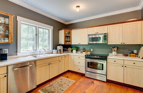 Narrowsburg House | Fern Leaf Farmhouse - Stylish in Narrowsburg