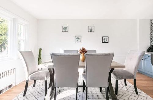 New Rochelle House | Fire pit ~ Game Room ~ near NYC ~ Modern Luxury