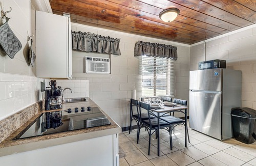 Hernando Cottage | Fish & Float Lakeside! Hernando Cabin