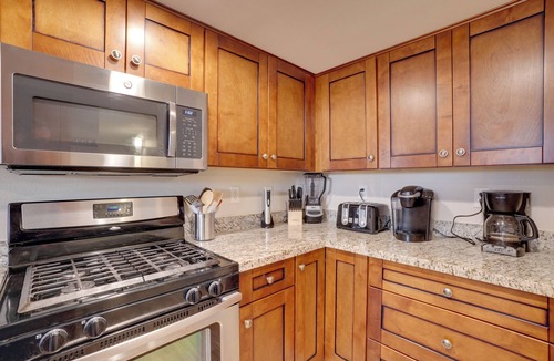Flagstaff House | Flagstaff Townhome w/Grill ~ 3 Mi to Downtown!