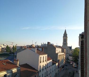 Les Puces de Saint-Ouen House | flowers room au coeur de saint Ouen parking gratuit