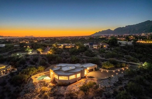 Vista Ciudad Estates House | Foothills Luxury Estate | Pool + Pro Golf Sim | Sleeps 12 | Tucson