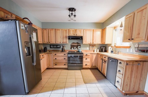 Priest River Cabin | Forest Family Cabin Near Priest Lake with Fireplace, Large Yard & Dogs Allowed