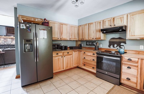 Priest River Cabin | Forest Family Cabin Near Priest Lake with Fireplace, Large Yard & Dogs Allowed