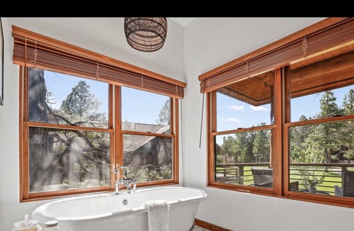 Kachina Village House | Forest Highlands retreat - Beautiful, open, fully renovated home in Flagstaff