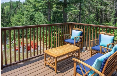 Joly Cottage | Forest Lake Retreat-6BR Waterfront Cottage