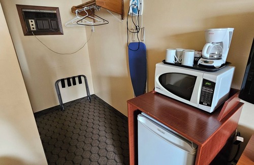 Mount Forest Hotel | Forest Plaza Motel