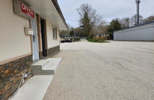 Mount Forest Hotel | Forest Plaza Motel