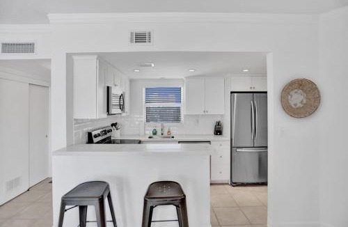 Central Beach Apartment | Fort Lauderdale Yacht & Beach Club 412