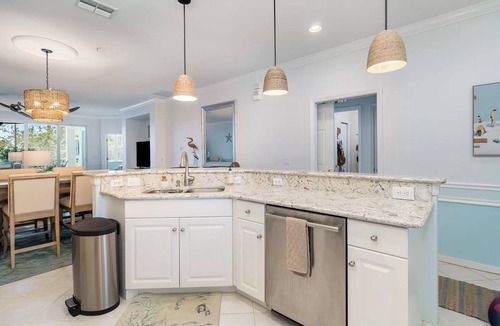 Truckland Condo | Fort Myers condo1 mile from beach! Available December 2024, April 2025-Oct 2025