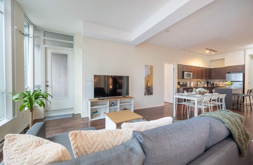 Fort York Apartment | FORT YORK 2 BED 2 BATH CONDO