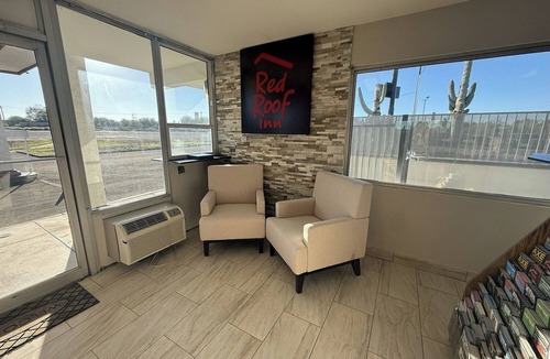 Tucson Hotel | Four Deluxe 2 Queen Units—Bright, Comfortable & Ideal for Big Groups