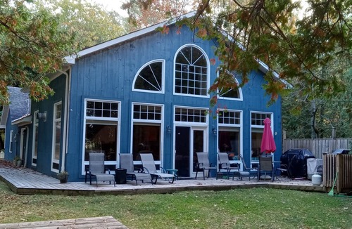 Burnt River Cottage | Four Mile Lake 5 Bedroom cottage,100 feet of private shoreline, 4 decks, TV room