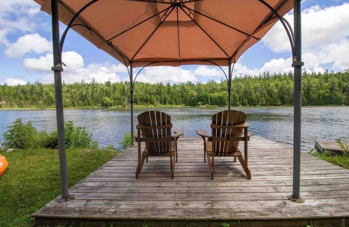 Burnt River Cottage | Four Mile Memories - Three Bedroom Cottage, Sleeps 6