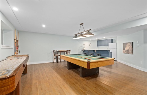 Grey Highlands House | Four Season Retreat on private lake, sleeps 10+ people, skier & hiker's delight
