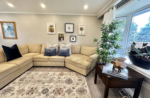West Oakville House | Four-seasons Serenity In The Heart of Oakville Close to Lake Ontario
