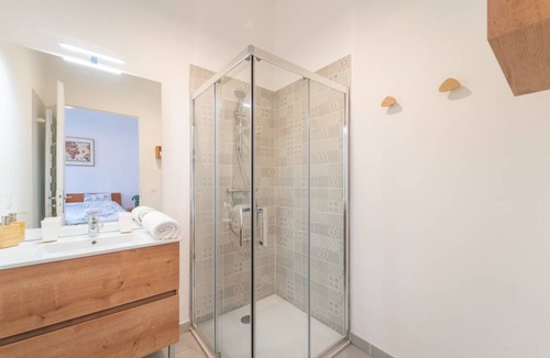 Zone d'amenagement concerte des Docks Apartment | 100 m² Apartment ∙ 3 bedrooms ∙ 6 guests