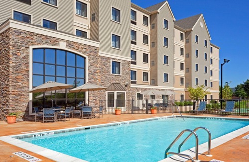 Glen Mills Condo | Free Breakfast. Seasonal Outdoor Pool. Gym. Close to Longwood Gardens!