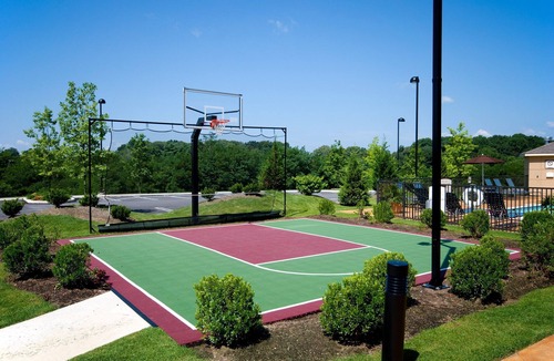 Glen Mills Condo | Free Breakfast. Seasonal Outdoor Pool. Gym. Close to Longwood Gardens!