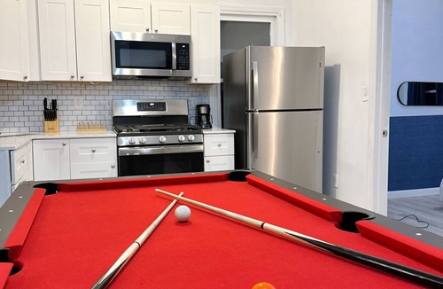Bunker Hill Apartment | FREE PARKING/3-bedroom apartment with AC, WiFi