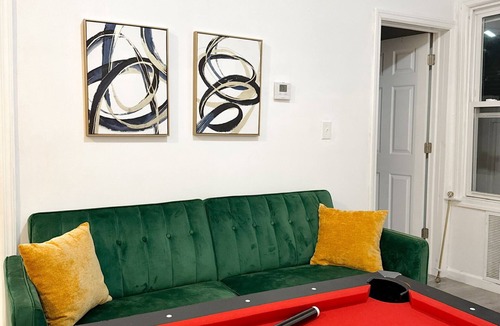 Bunker Hill Apartment | FREE PARKING/3-bedroom apartment with AC, WiFi
