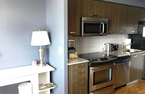 Bay Cloverhill Condo | Free Parking HIGH Floor 1 BED 1 BATH CONDO with BALCONY near SICK KIDS HOSPITAL