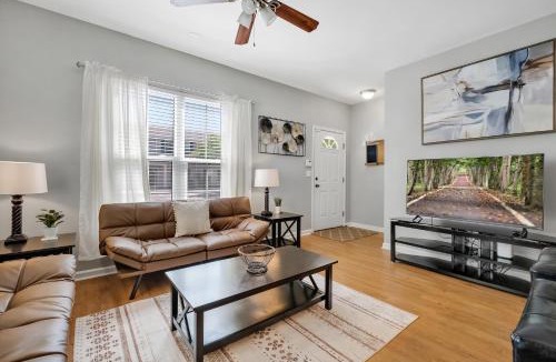 Tallahassee House | FSU Home Base! Poolside Retreat 3 Mi to Campus