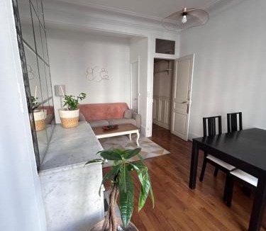 Porte-Saint-Martin House | Full apartment for 4 peoples - city center Porte Saint Martin