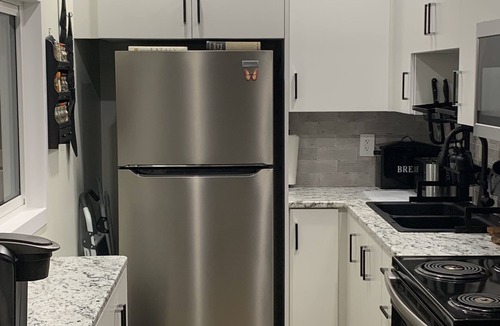 Owen Sound Apartment | Fully furnished 1 bedroom, laundry, kitchen, parking tent, Internet, Netflix