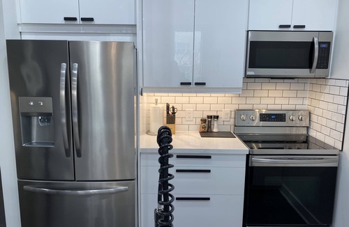 Downtown London Condo | Fully Furnished. Central Financial District. Completely Renovated.