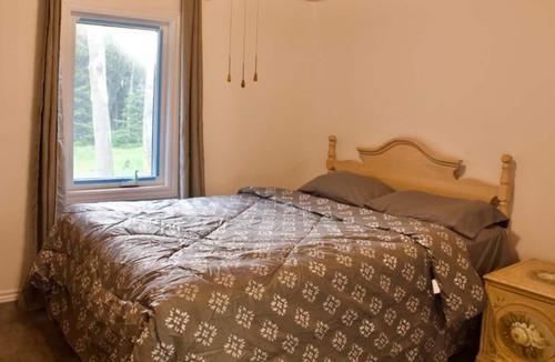 Mulmur Cottage | Fully Renovated 2 Bedroom Cottage with Creek view