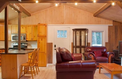 Mulmur Cottage | Fully Renovated 2 Bedroom Cottage with Creek view