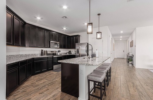 Glendale House | Fun-filled family retreat near stadiums