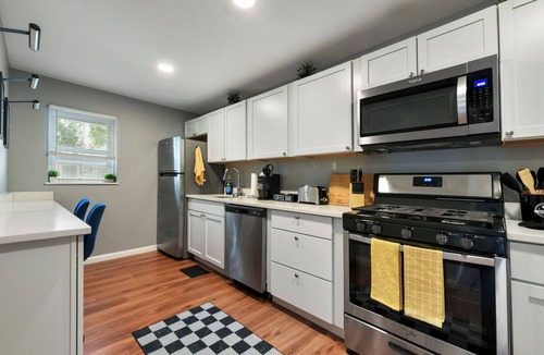 South Side Slopes House | Funky family home: ping pong, workspace & comfort