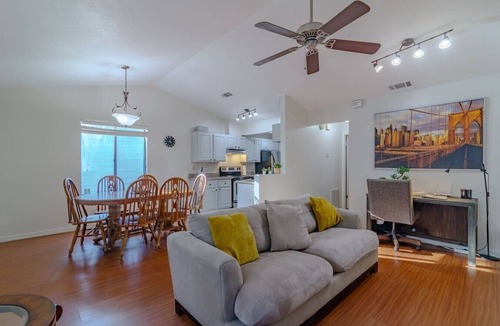 Gainesville Apartment | Gainesville Fur Friendly Condo Ping Pong Table