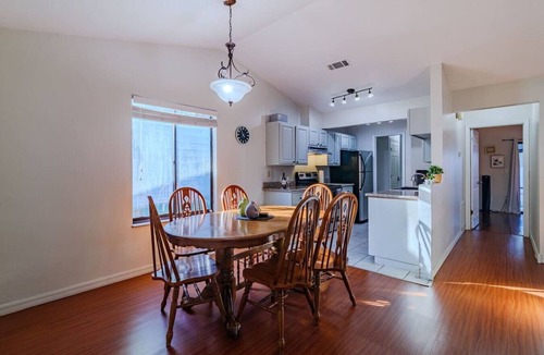 Gainesville Apartment | Gainesville Fur Friendly Condo Ping Pong Table